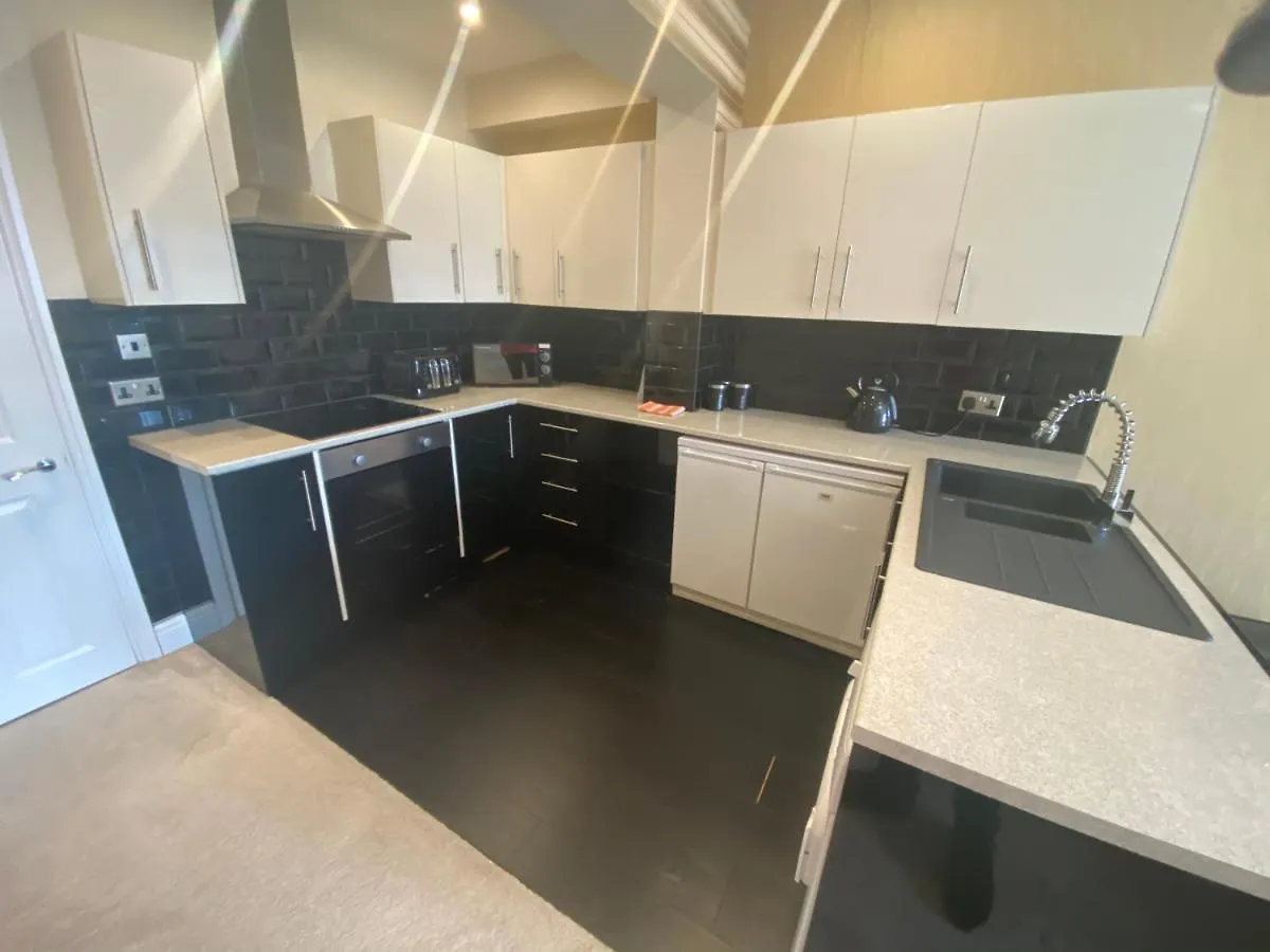 Boutique Blackpool 2 Bed Gold Apartment Sleeps 10