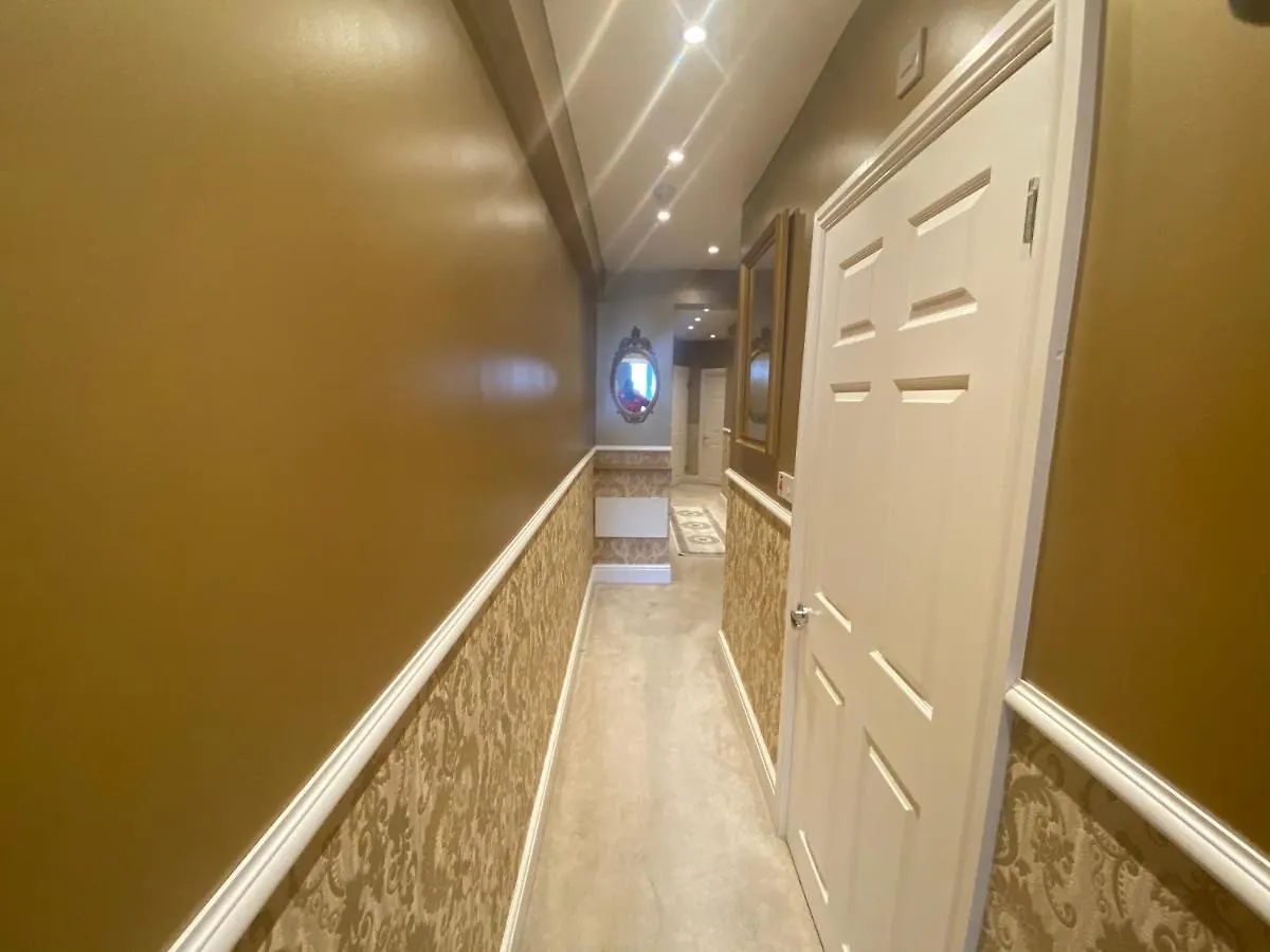 Boutique Blackpool 2 Bed Gold Apartment Sleeps 10 0*,  United Kingdom