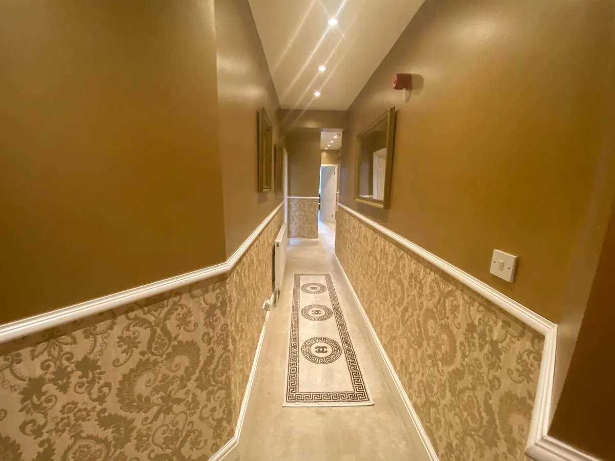 Boutique Blackpool 2 Bed Gold Apartment Sleeps 10