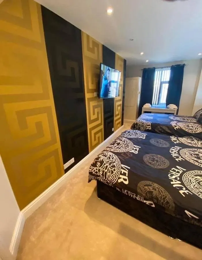 Boutique Blackpool 2 Bed Gold Apartment Sleeps 10